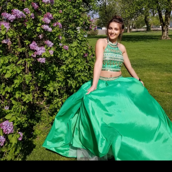 Emerald green prom dress - Picture 1 of 4